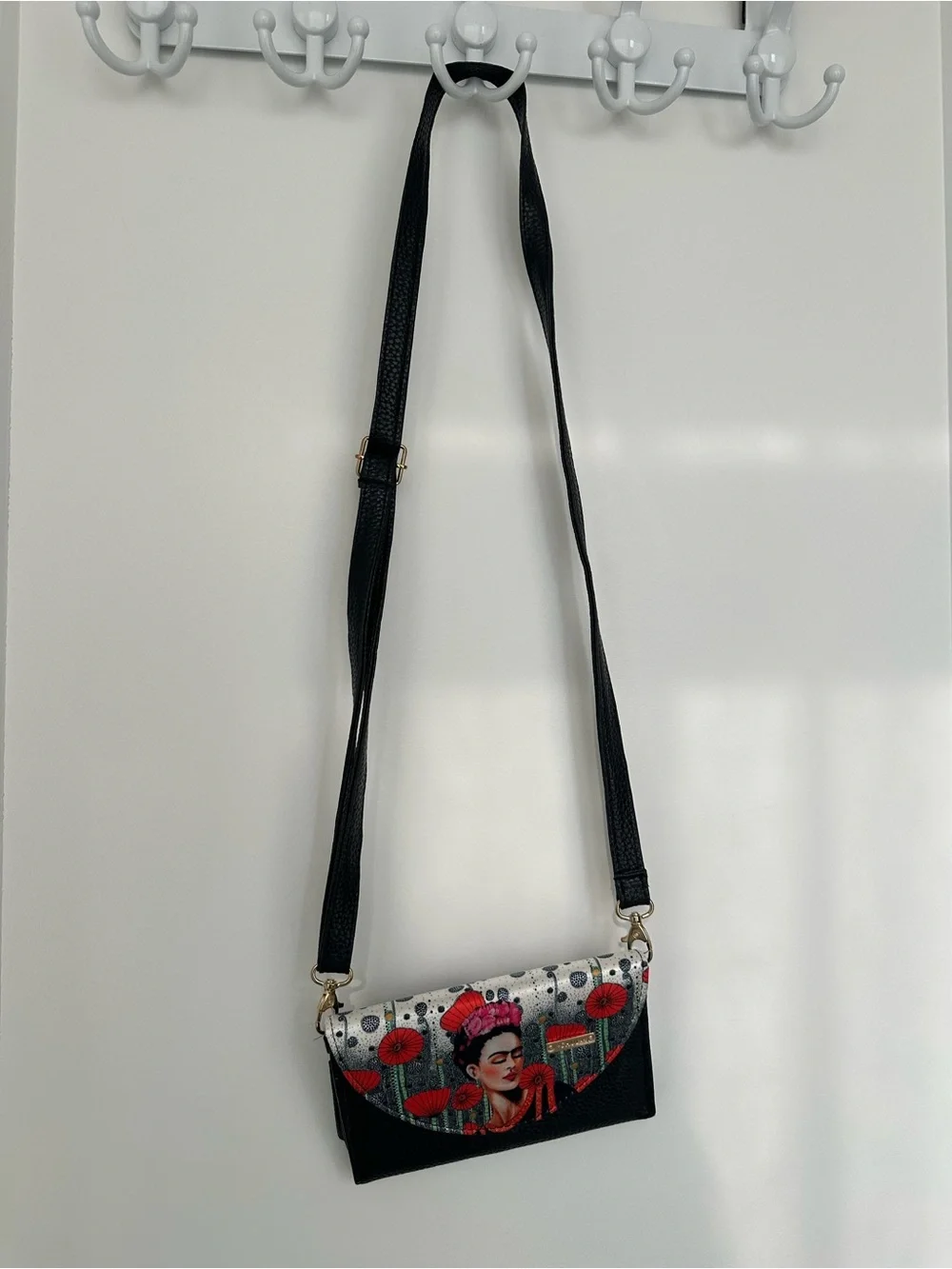 CHULA Frida Kahlo Inspired Crossbody Wallet Phone Purse NWOT Touchscreen Pocket